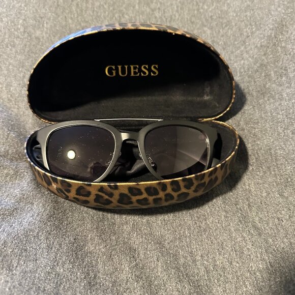 Guess Sunglasses - Picture 1 of 5